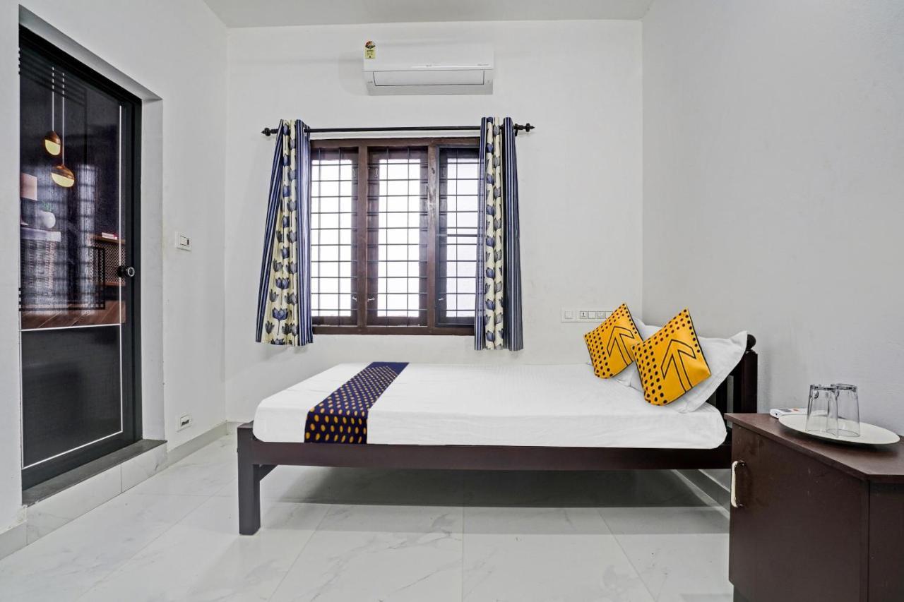 Spot On Blissful Villa Kochi Exterior photo